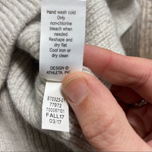 Athleta Perspective Crew Neck Wool Cashmere Sweater Size M - Picture 6 of 9